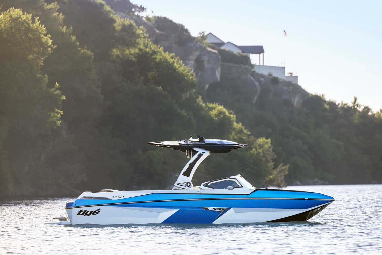 Tige 24RZX 2025 / 24′5″ (7.44 m) / Seating 18 / Price on Request