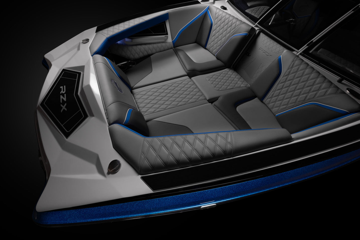 Tige 24RZX 2025 / 24′5″ (7.44 m) / Seating 18 / Price on Request