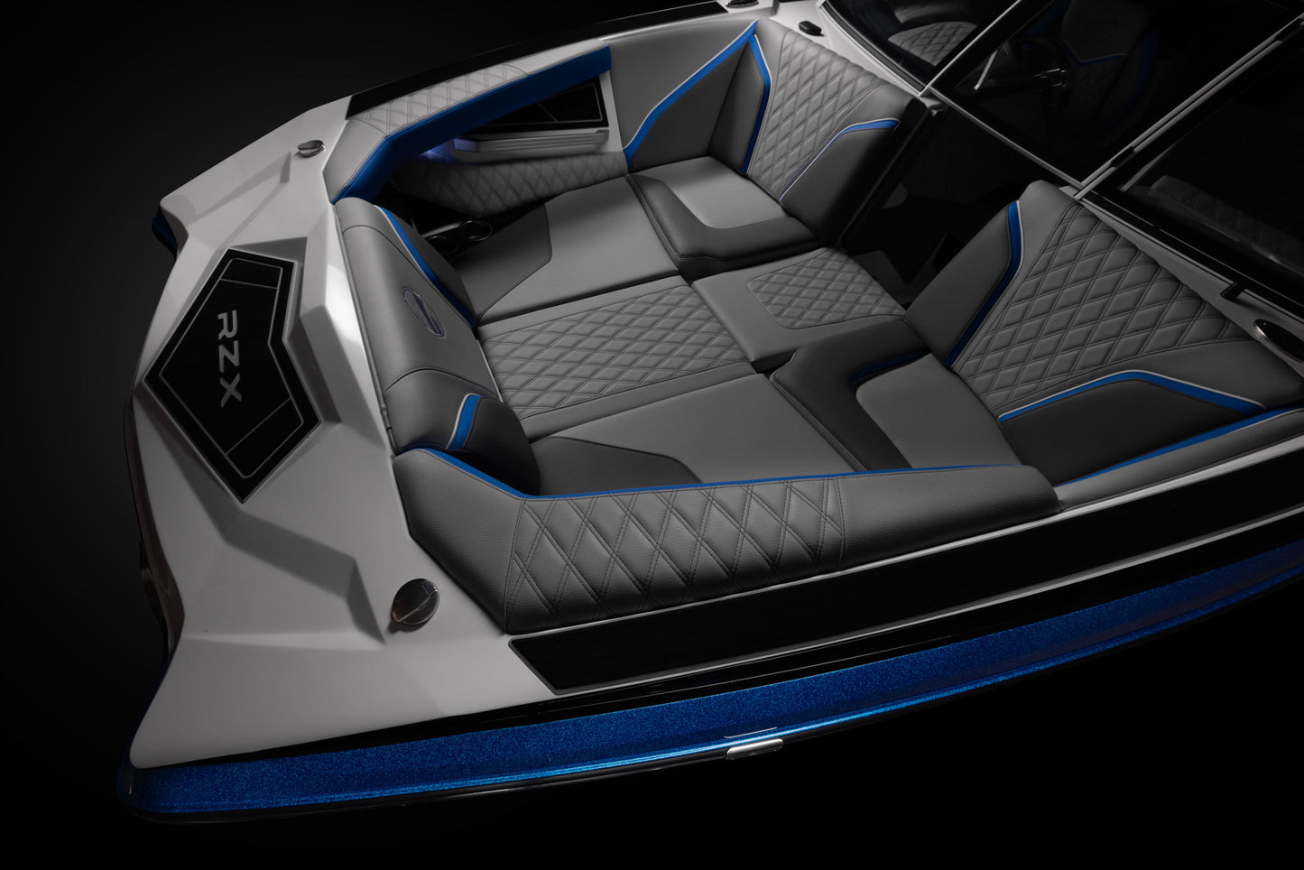Tige 24RZX 2025 / 24′5″ (7.44 m) / Seating 18 / Price on Request