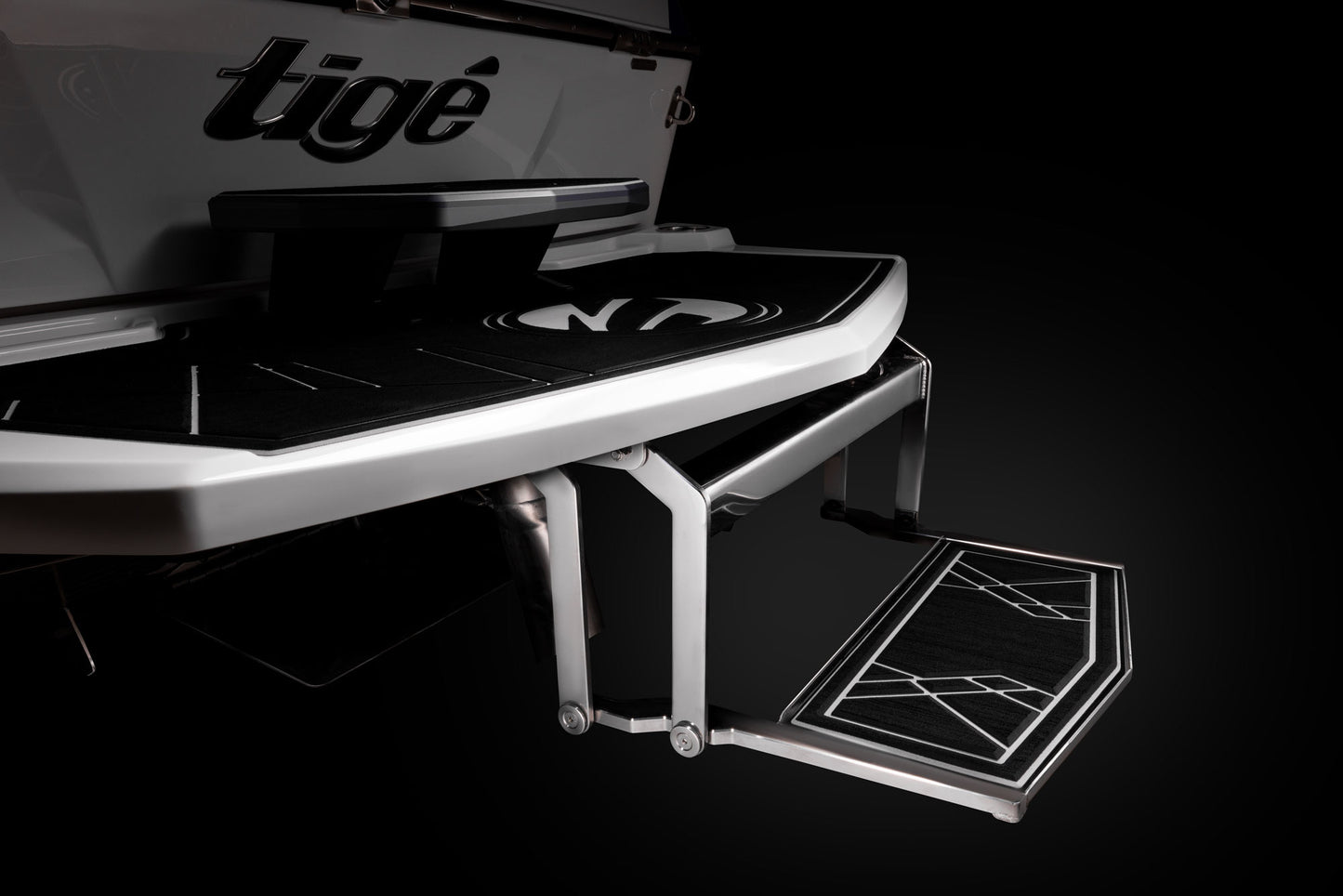 Tige 24RZX 2025 / 24′5″ (7.44 m) / Seating 18 / Price on Request