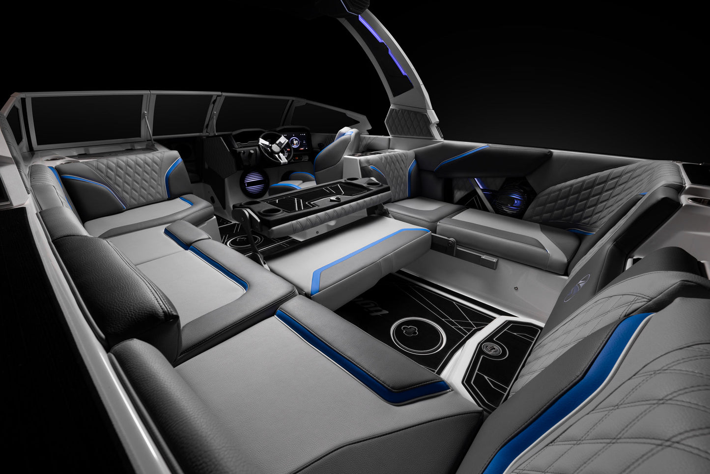 Tige 24RZX 2025 / 24′5″ (7.44 m) / Seating 18 / Price on Request
