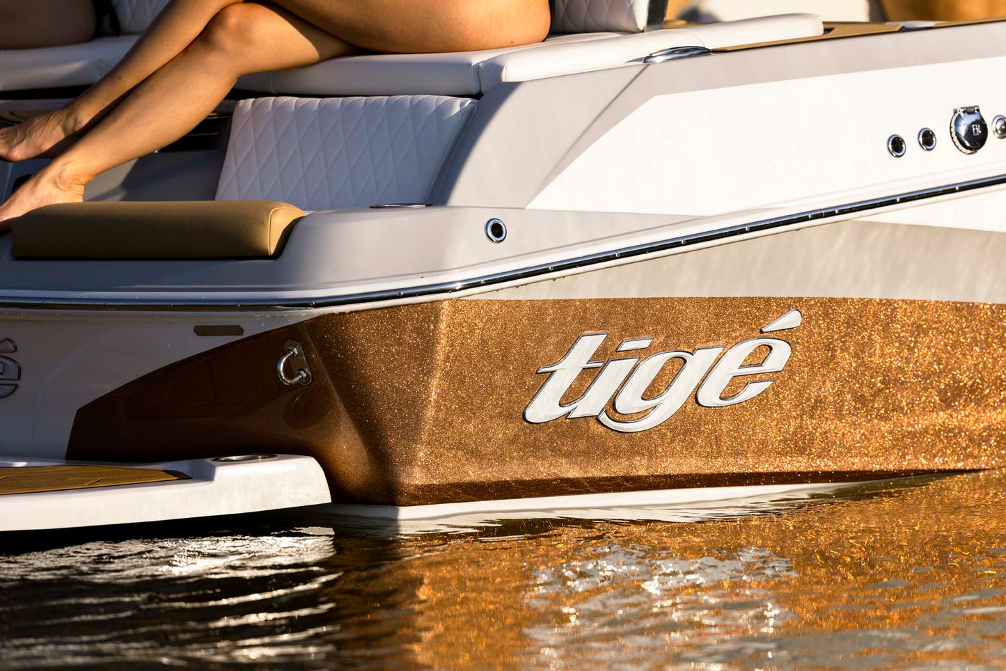 Tige Z1 2025 / 21′5″ (6.53 m) / Seating 14 / Price on Request
