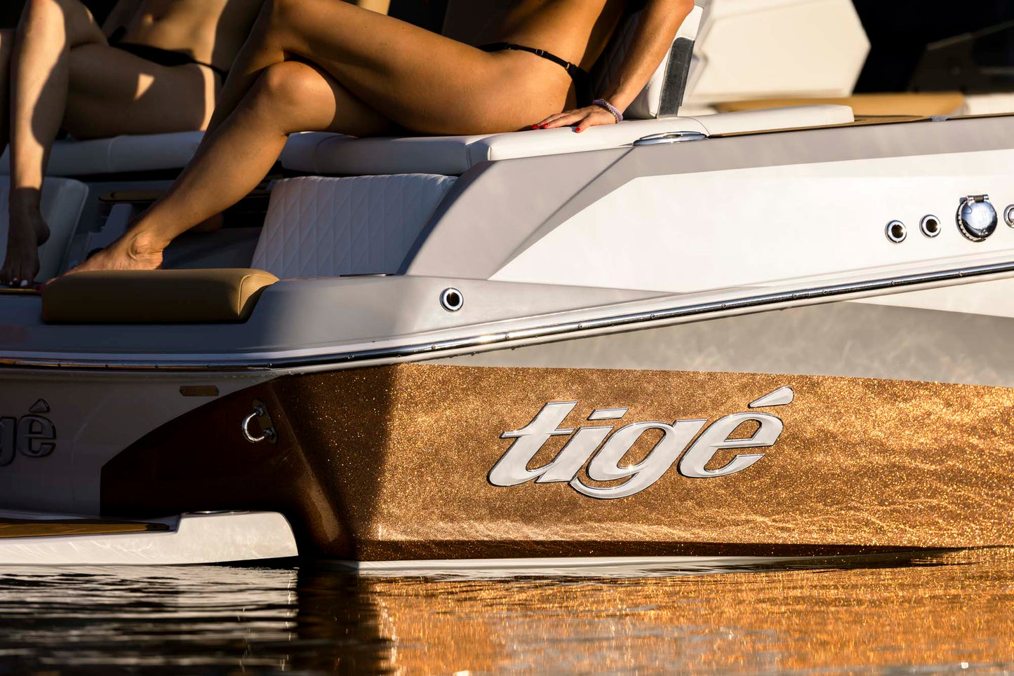 Tige Z1 2025 / 21′5″ (6.53 m) / Seating 14 / Price on Request