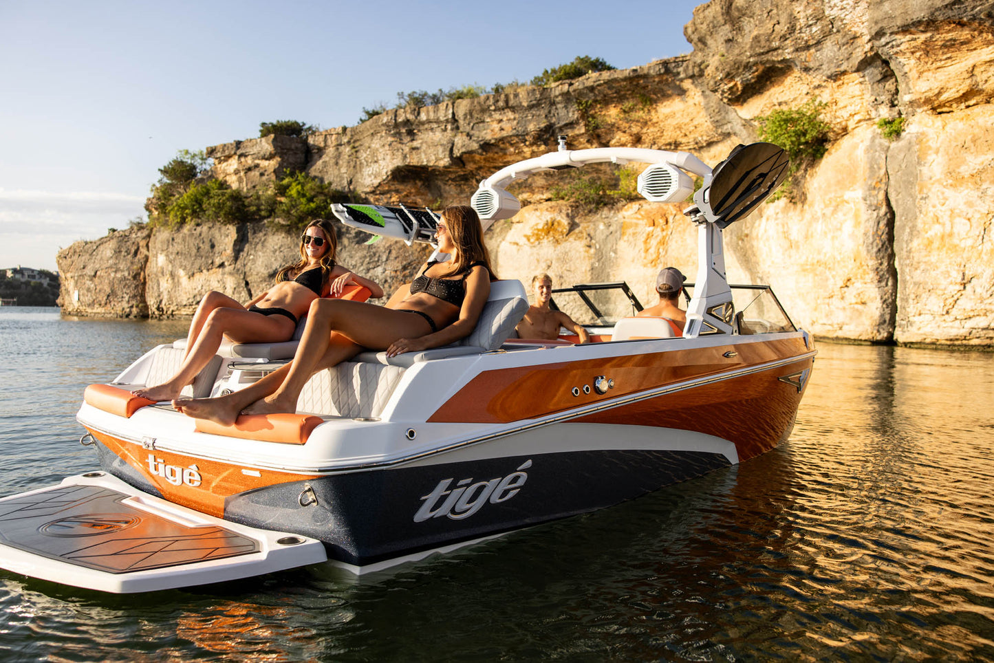 Tige Z1 2025 / 21′5″ (6.53 m) / Seating 14 / Price on Request