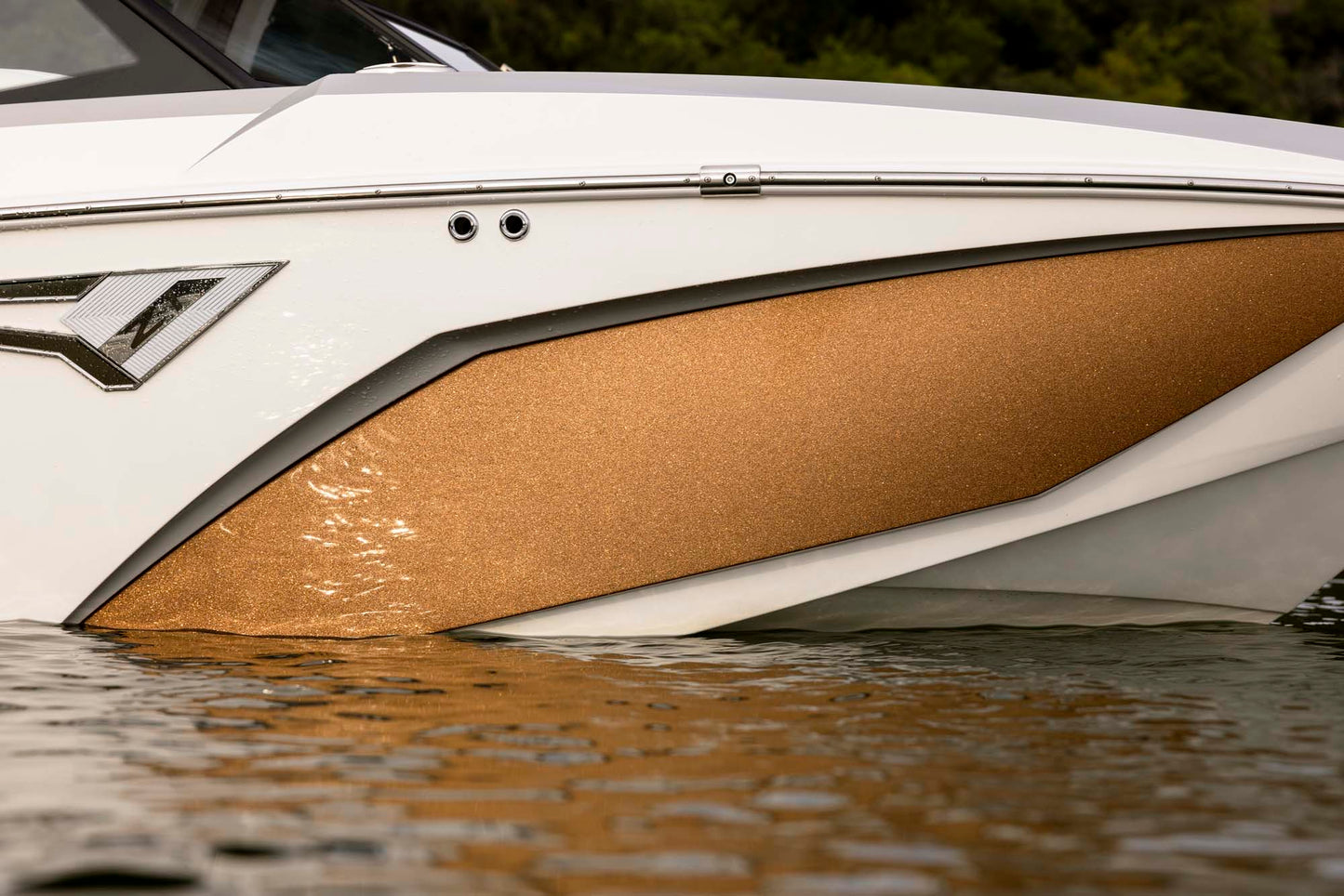 Tige Z1 2025 / 21′5″ (6.53 m) / Seating 14 / Price on Request