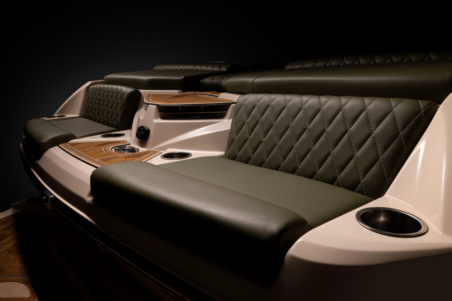 Tige Z3 2025 / 23′5″ (7.14 m) / Seating 16 / Price on Request