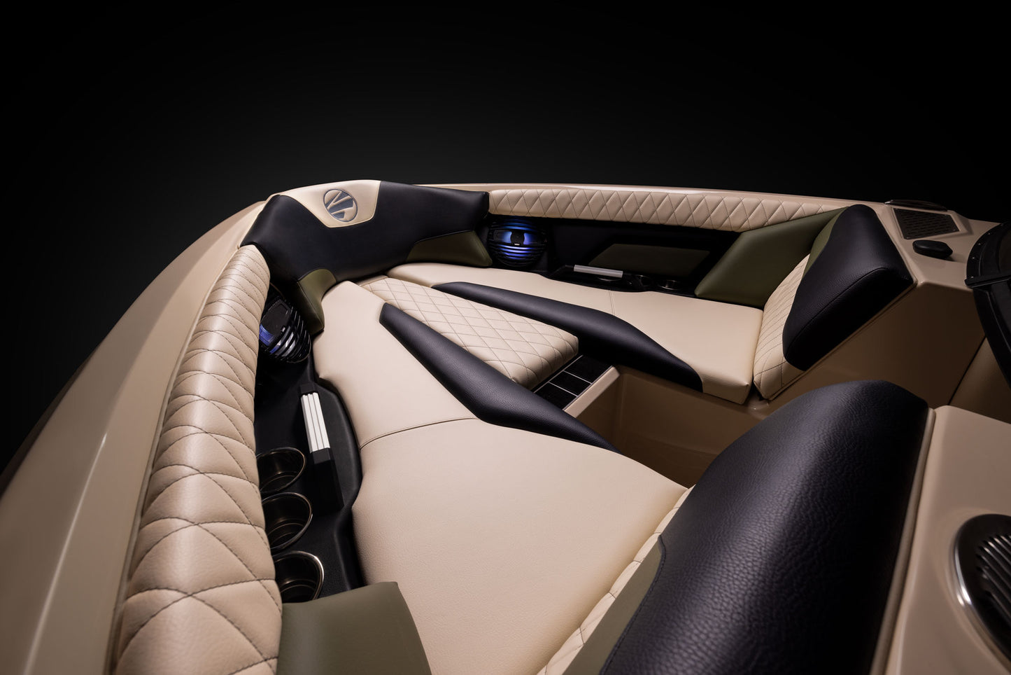 Tige Z3 2025 / 23′5″ (7.14 m) / Seating 16 / Price on Request