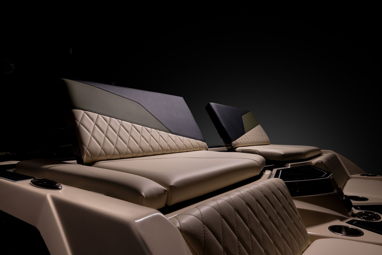 Tige Z3 2025 / 23′5″ (7.14 m) / Seating 16 / Price on Request