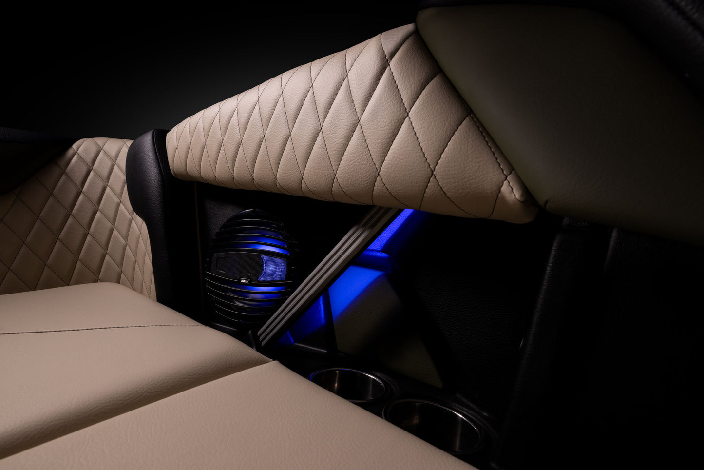 Tige Z3 2025 / 23′5″ (7.14 m) / Seating 16 / Price on Request