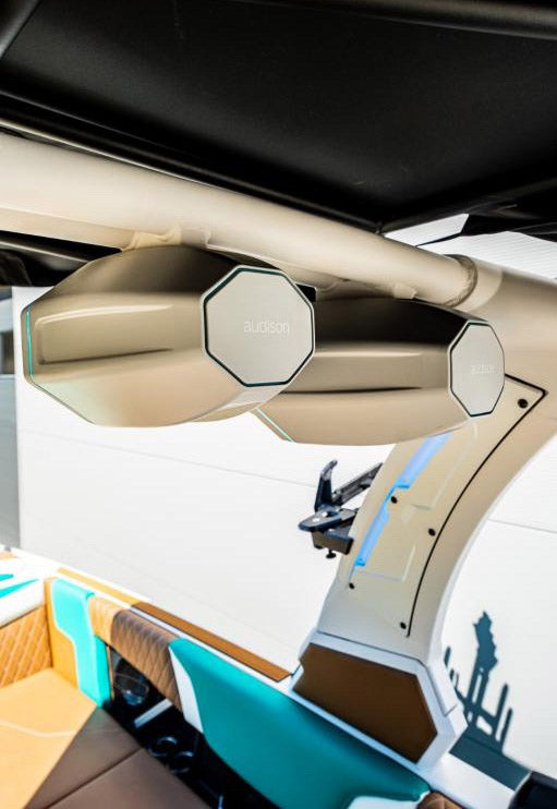 Катер Tige Z5 2023 / 25′5″ (7.75 m) / Мест 18 / Люксембург / Цена €186.9k