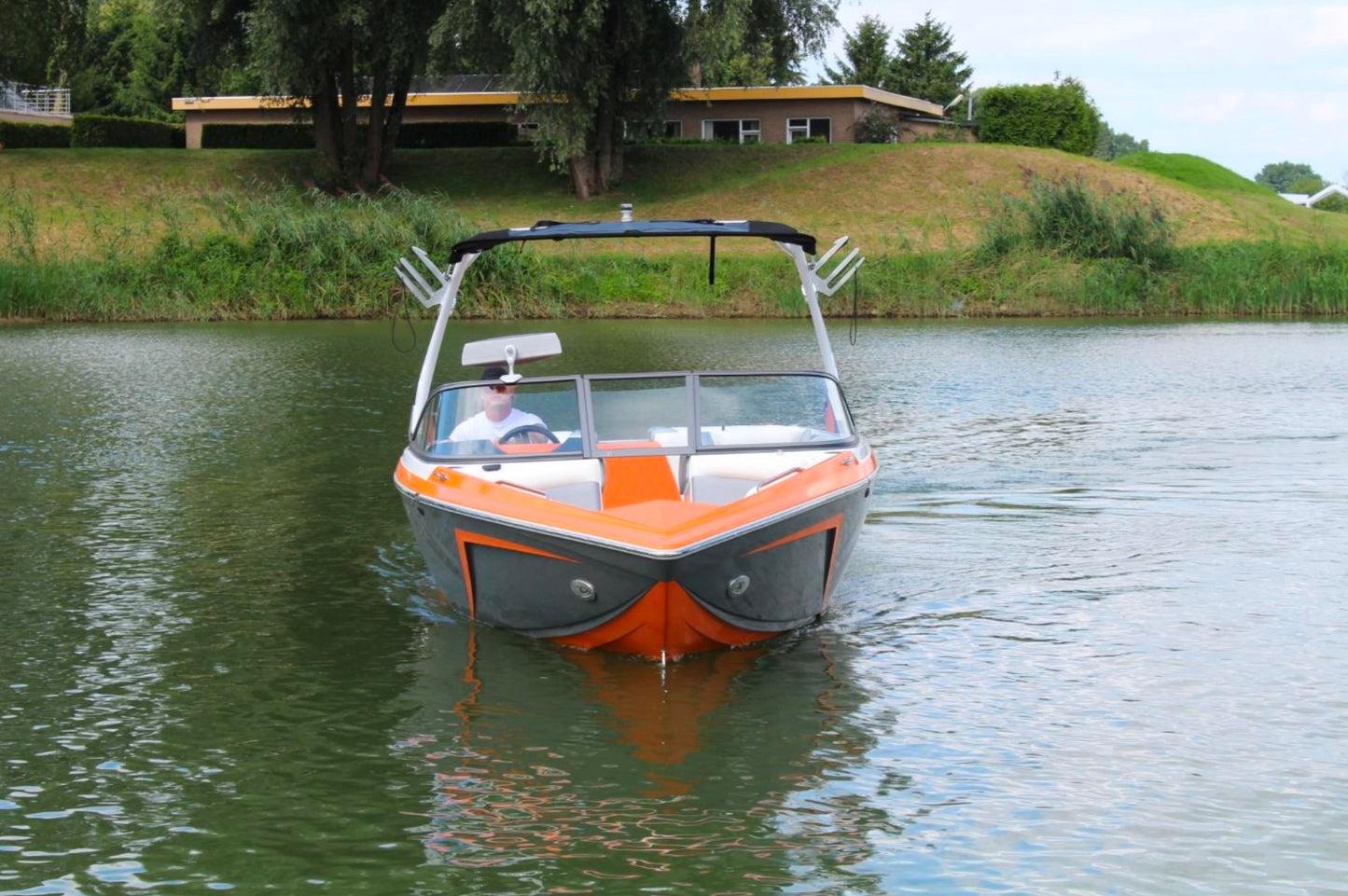 Катер Tige R21 2016 / 21'7" (6.6 м.) / Мест 14 / Бельгия / Цена €73.5k