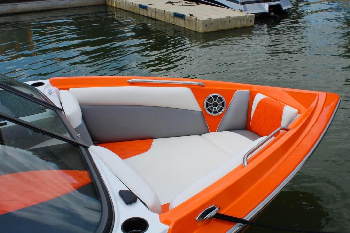 Катер Tige R21 2016 / 21'7" (6.6 м.) / Мест 14 / Бельгия / Цена €73.5k