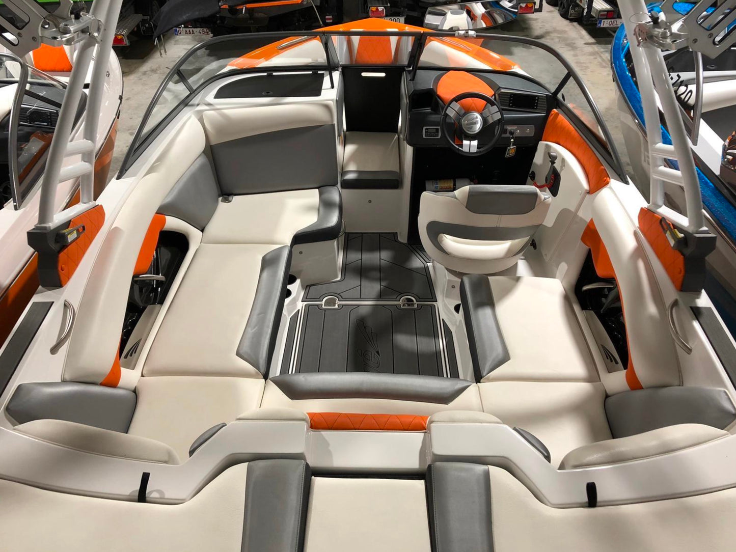 Катер Tige R21 2016 / 21'7" (6.6 м.) / Мест 14 / Бельгия / Цена €73.5k