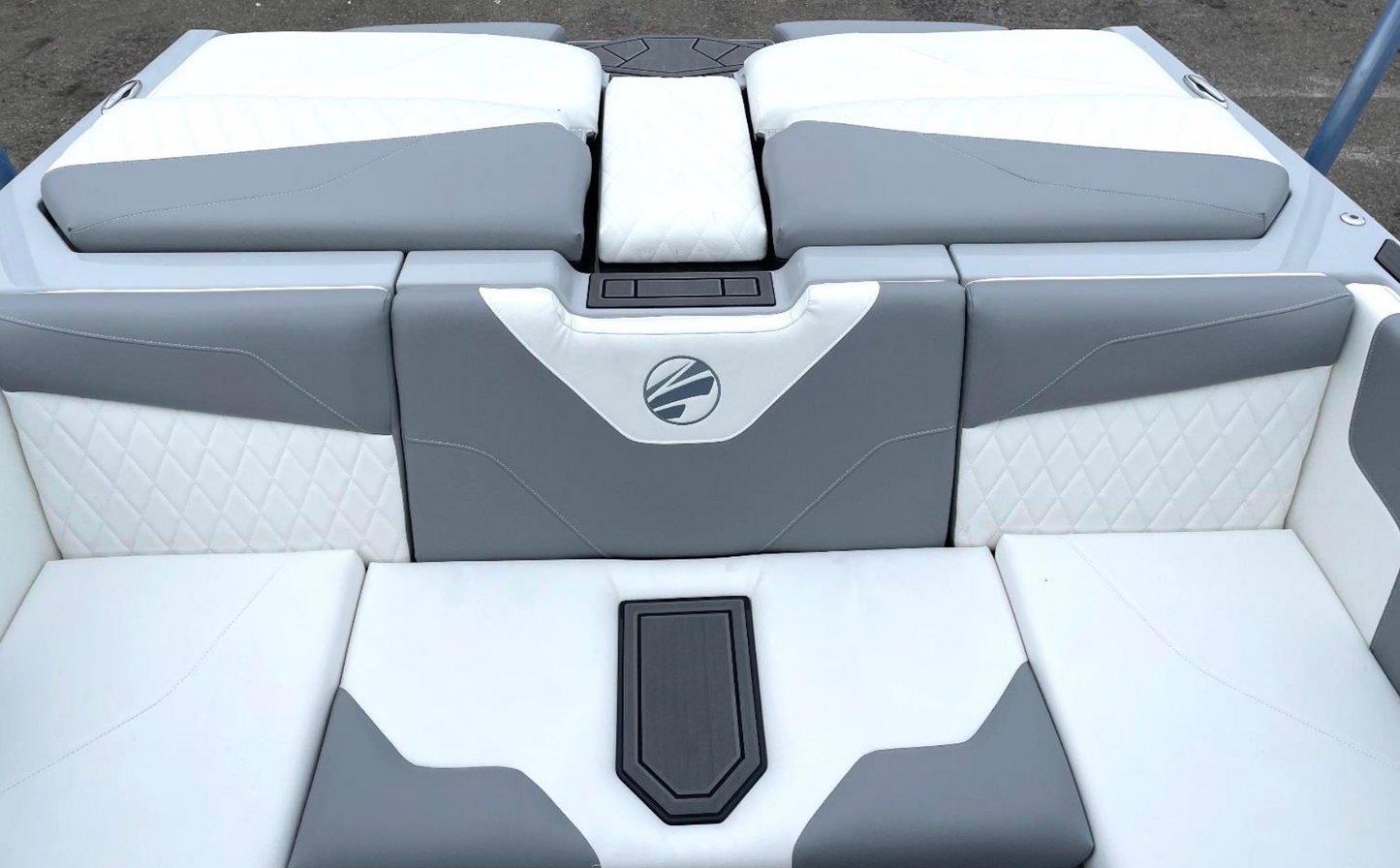 Tige Z3 2023 / 23′ (7.2 m) / Seating 16 / Germany / Price €143k