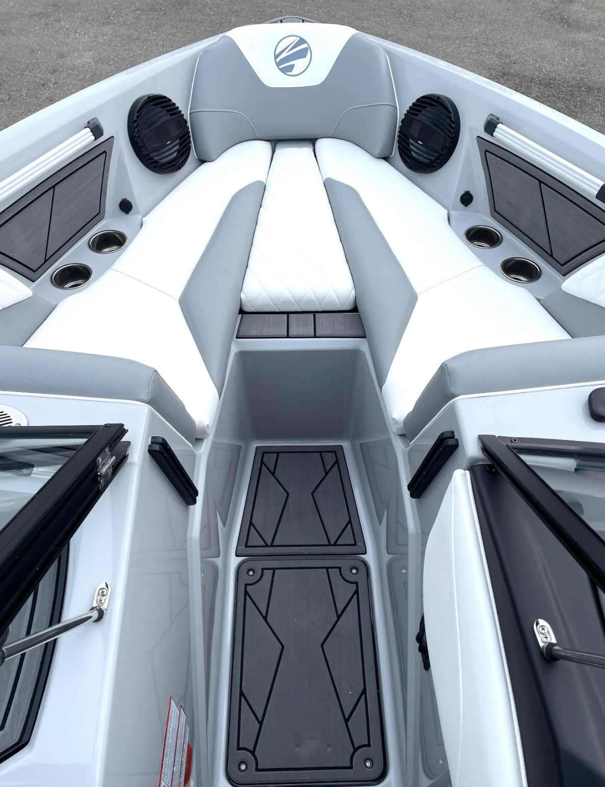 Tige Z3 2023 / 23′ (7.2 m) / Seating 16 / Germany / Price €143k