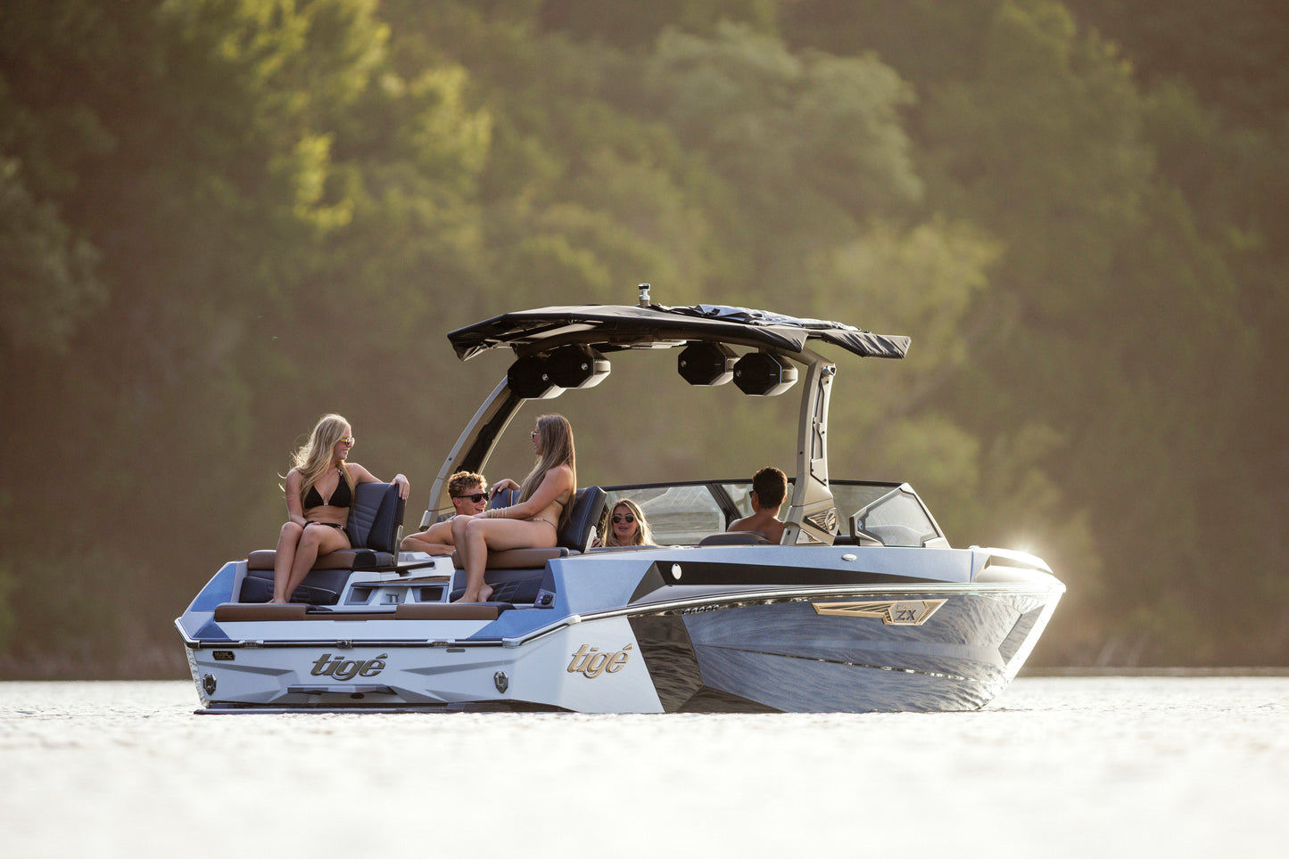 Tige Ultré 23ZX 2025 / 23′5″ (7.12 m) / Seating 16 / Price on Request