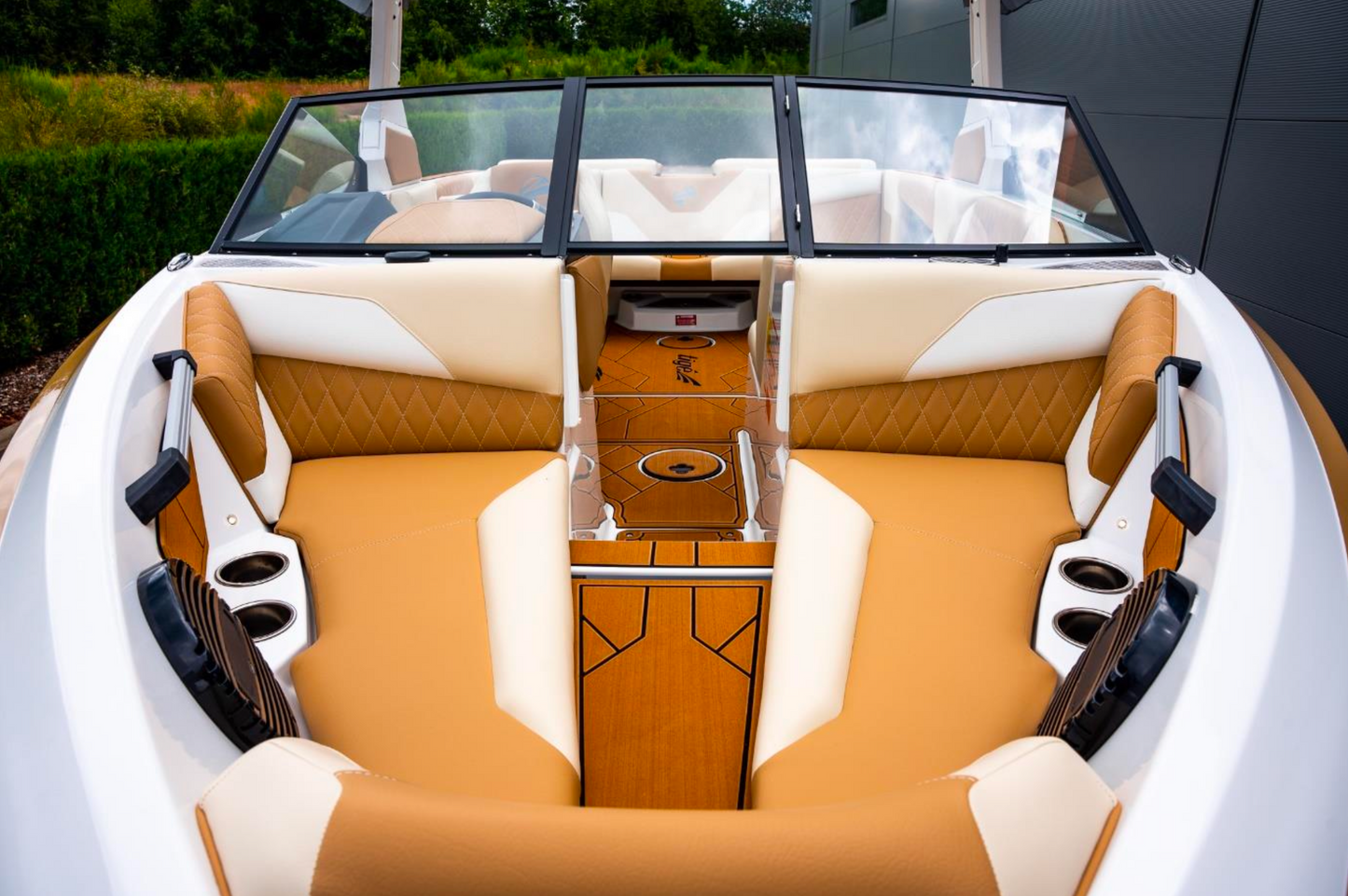 Катер Tige Z1 2023 / 21'7" (6.6 м.) / Мест 14 / Люксембург / Цена €139.9k