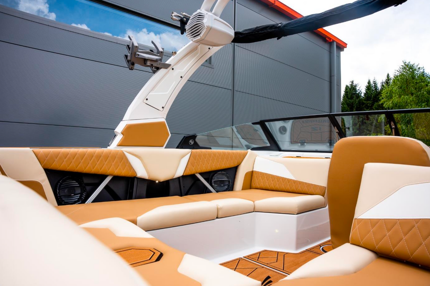 Катер Tige Z1 2023 / 21'7" (6.6 м.) / Мест 14 / Люксембург / Цена €139.9k