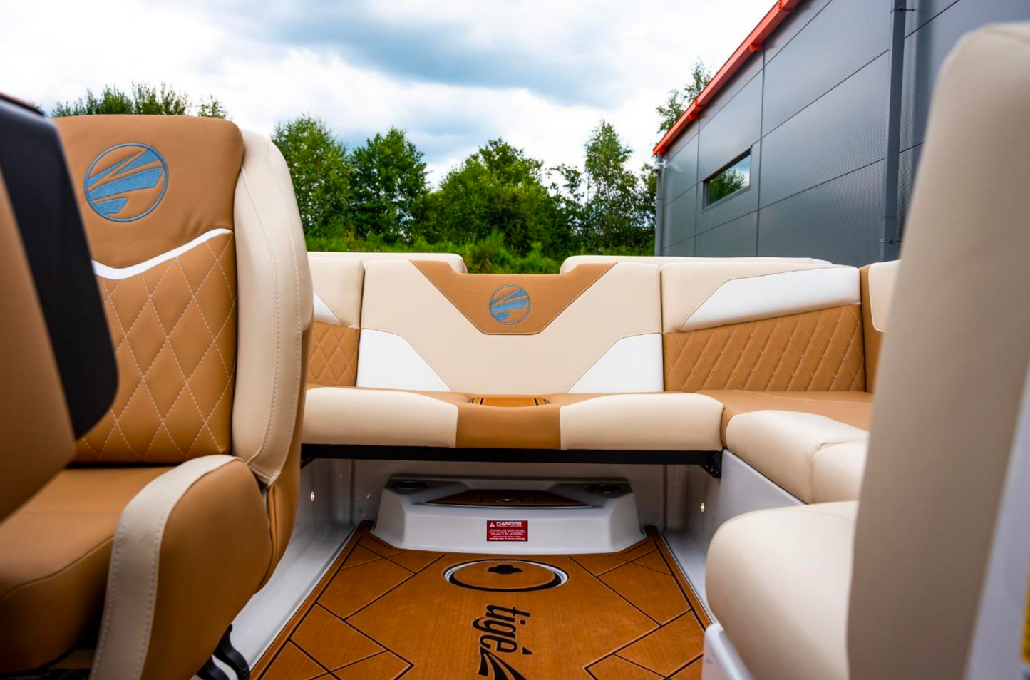 Катер Tige Z1 2023 / 21'7" (6.6 м.) / Мест 14 / Люксембург / Цена €139.9k