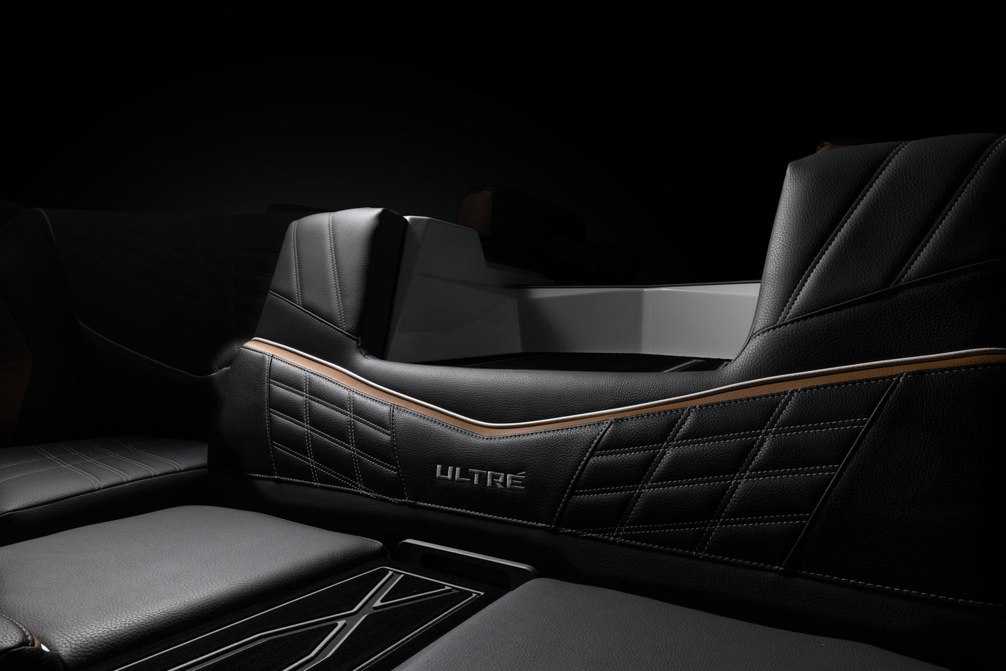 Tige Ultré 23ZX 2025 / 23′5″ (7.12 m) / Seating 16 / Price starts from €375k