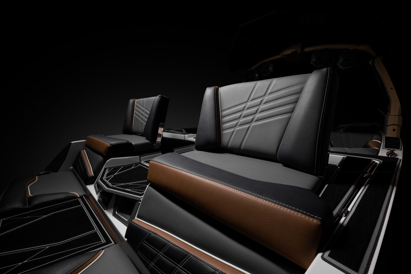 Tige Ultré 23ZX 2025 / 23′5″ (7.12 m) / Seating 16 / Price starts from €375k