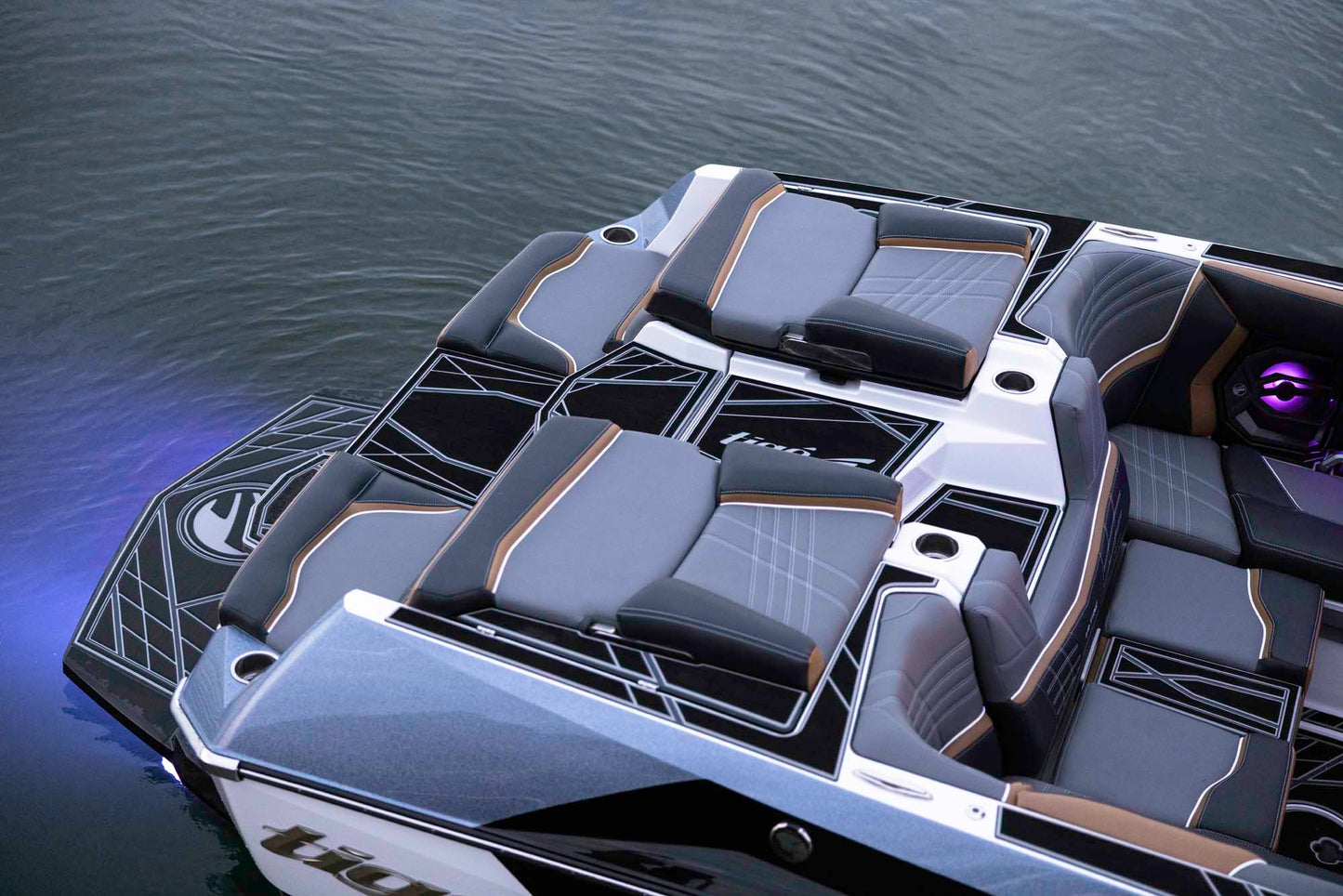 Tige Ultré 23ZX 2025 / 23′5″ (7.12 m) / Seating 16 / Price starts from €375k