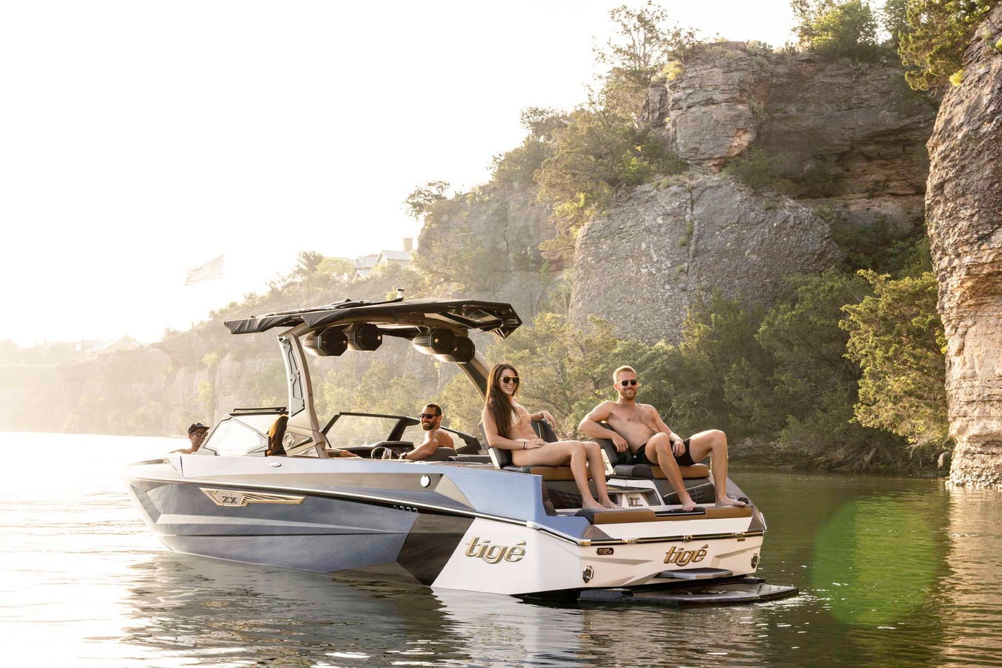 Tige Ultré 23ZX 2025 / 23′5″ (7.12 m) / Seating 16 / Price starts from €375k