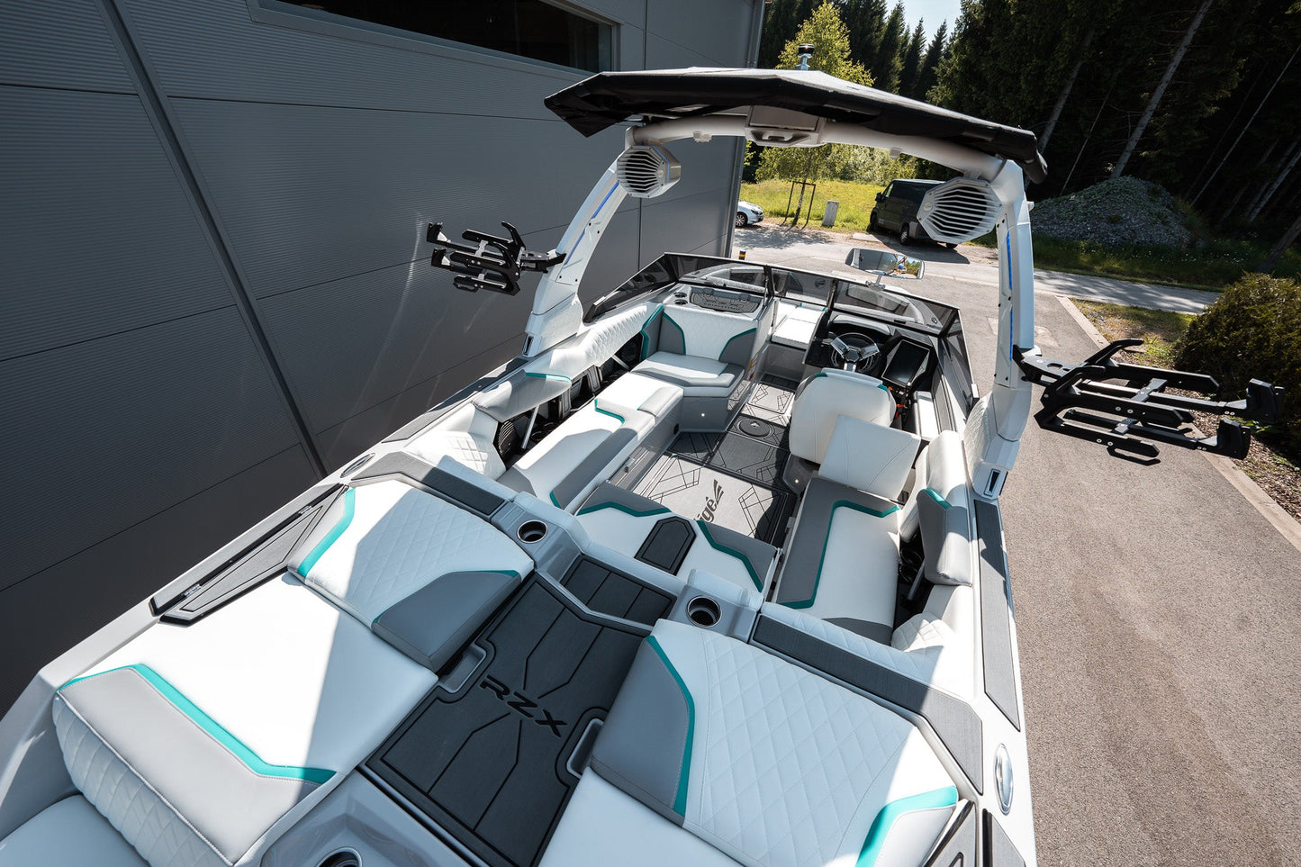 Катер Tige 22RZX 2023 / 22′ (6.7 м) / Мест 16 / Люксембург / Цена €189.9k