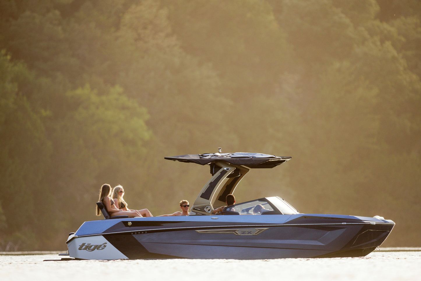 Tige Ultré 23ZX 2025 / 23′5″ (7.12 m) / Seating 16 / Price starts from €375k