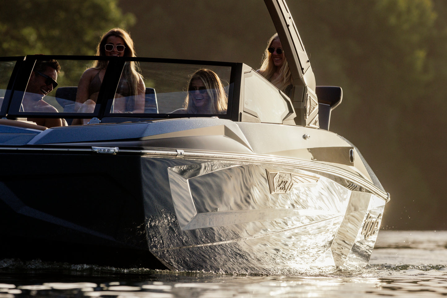 Tige Ultré 23ZX 2025 / 23′5″ (7.12 m) / Seating 16 / Price starts from €375k